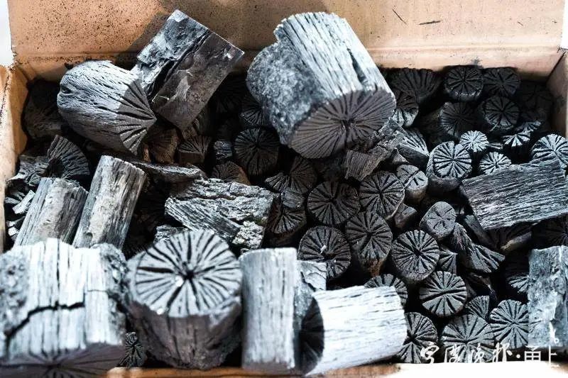 嚴(yán)打環(huán)境犯罪 三年來(lái)最大走私出口木炭案宣判，涉案木炭高達(dá)3020噸